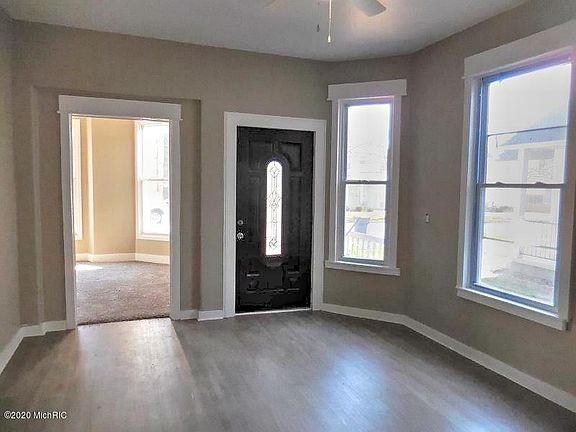 4th image of 457 Crawford St SE
