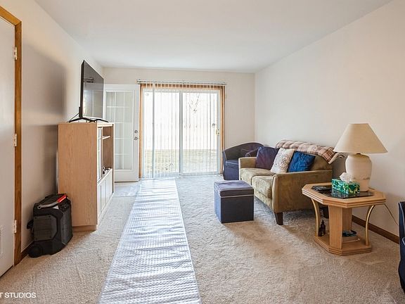 3rd image of 1880 Huntington Blvd APT B
