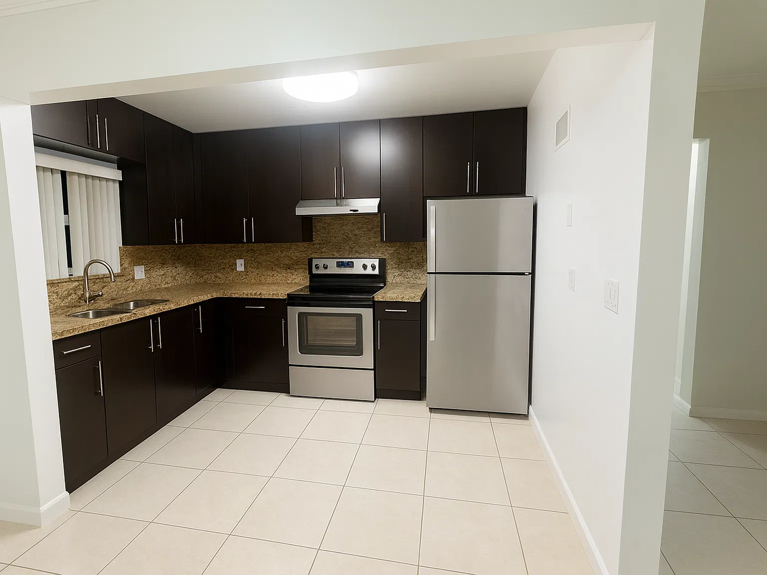 314 S Luna Ct Hollywood, FL 33021 — Photo 3