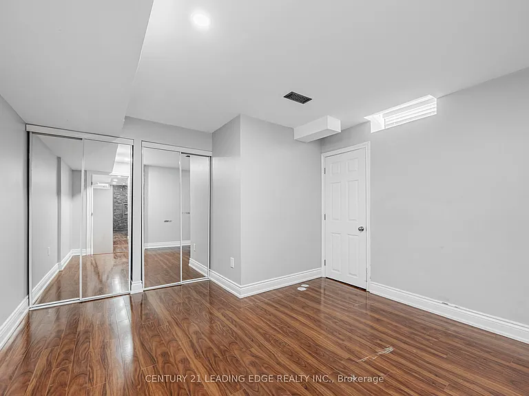 98 Erskine Dr #LOWER — Photo 20