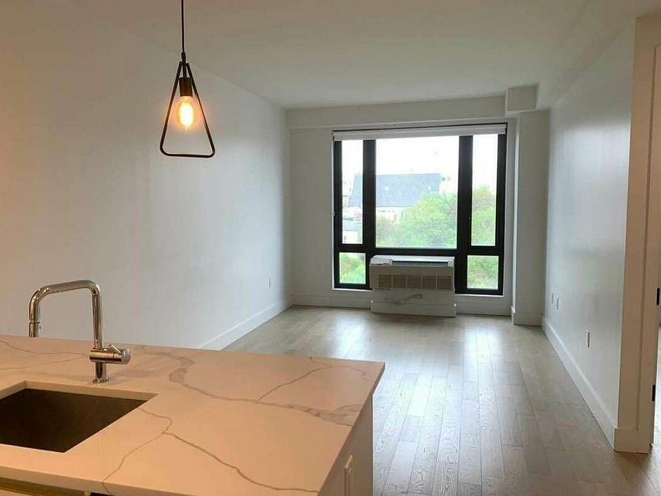1st image of 569 4th Ave #310