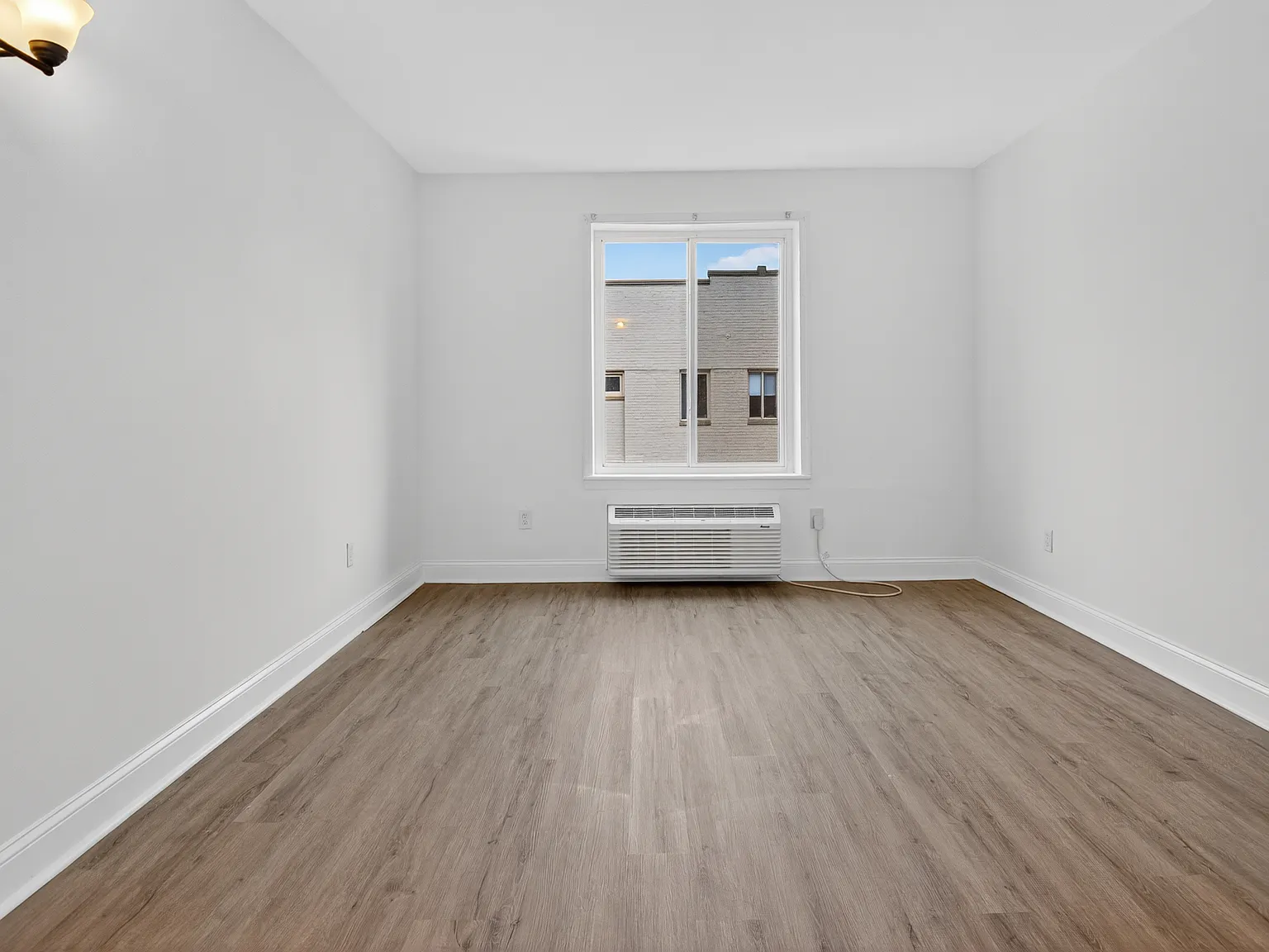 Studio, 450 sqft, $1,400 — Photo 1