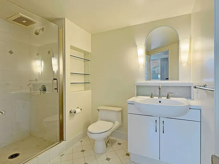 801 King St #1704 — Photo 9