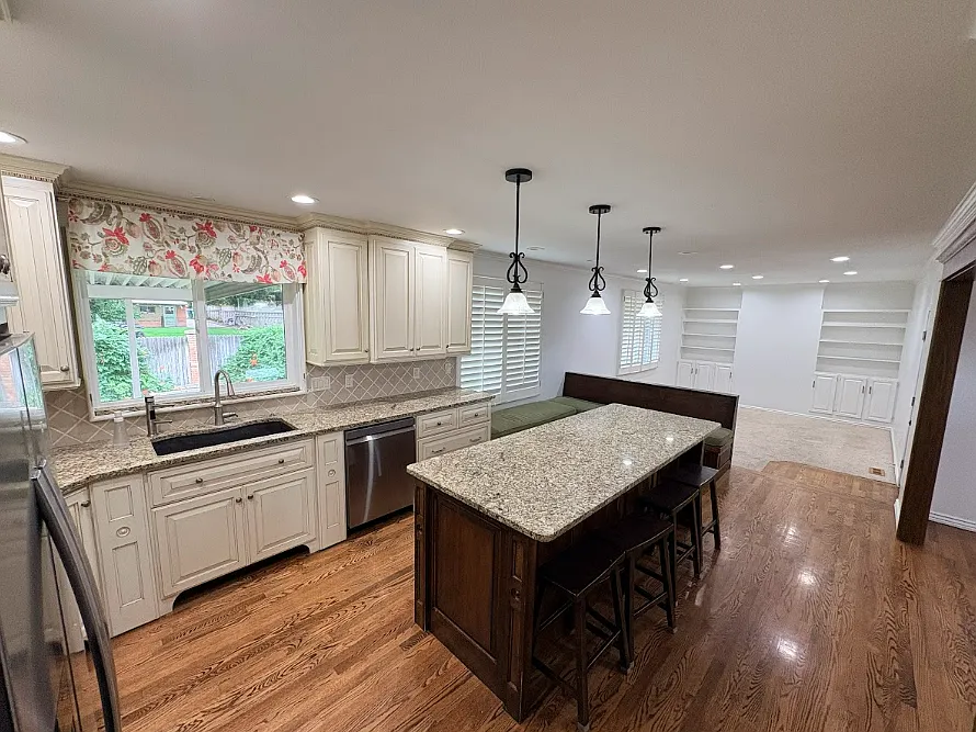 6 bed, 3.5 bath, 3690 sqft, $3,800 — Photo 3