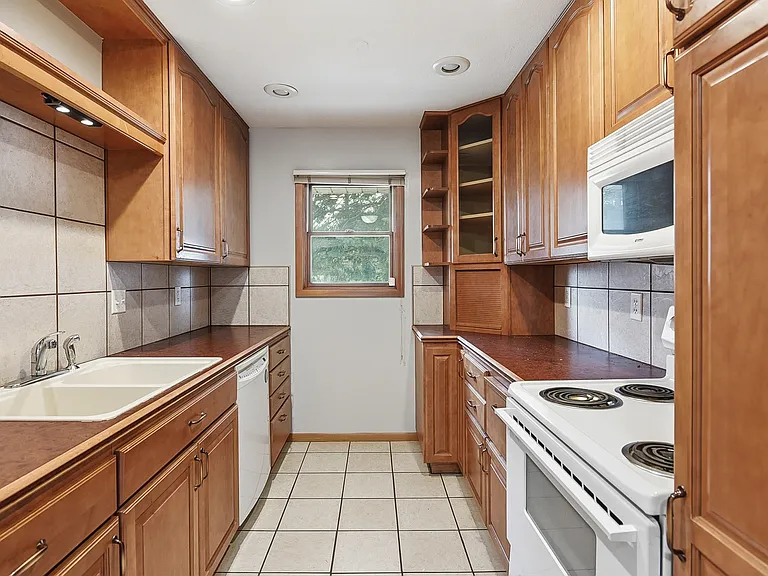 3202 Calhoun St — Photo 11