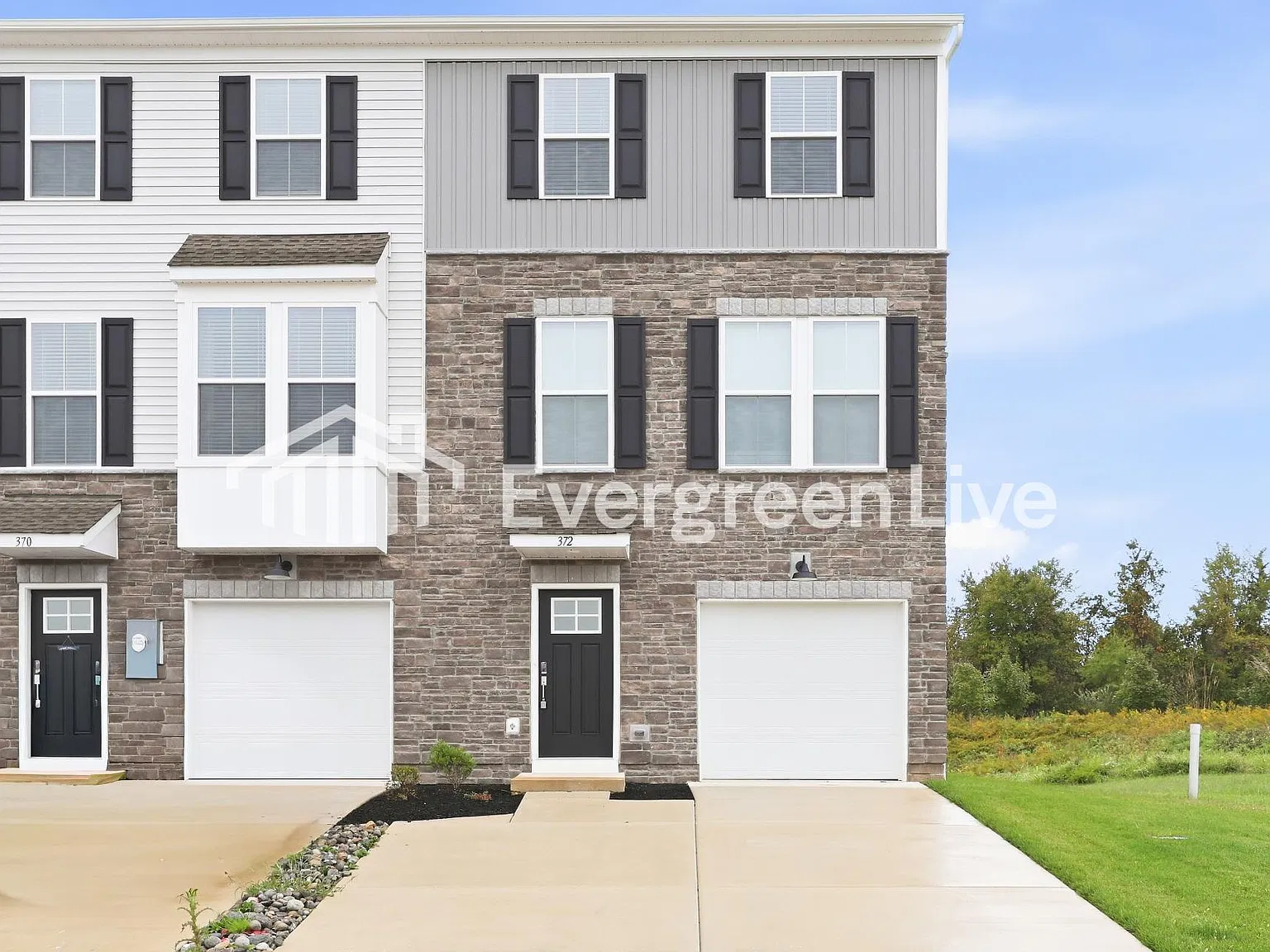 3 bed, 2.5 bath, 1736 sqft, $2,595 — Photo 1