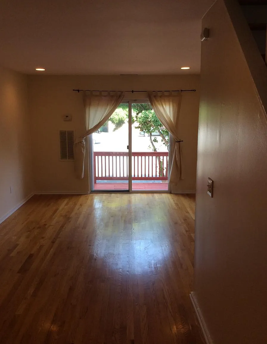 2 bed, 1100 sqft, $2,250 — Photo 2