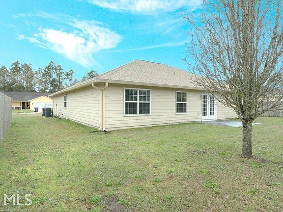 3rd image of 330 Creekside Dr