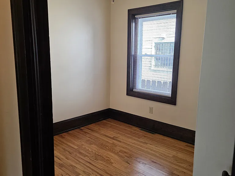 1745 W 31st Pl — Photo 20