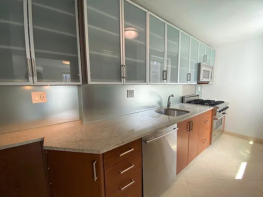 Rented by 165 E 66 Street Residential Owner LLC | media 3