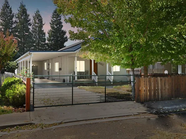 313 D St, Waterford, CA 95386