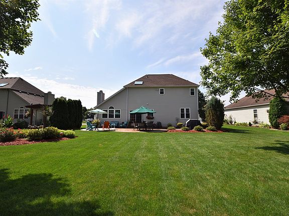 3rd image of 27002 Valeside Ln