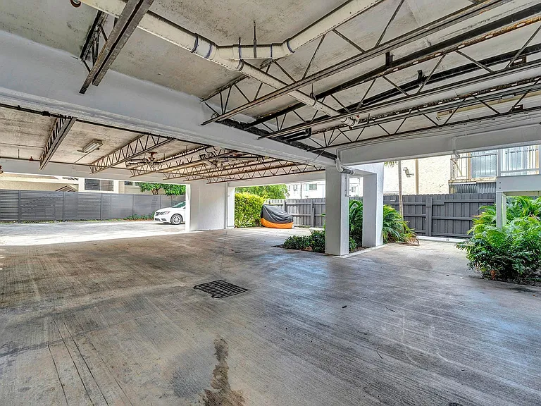 520 SW 5th St — Photo 23