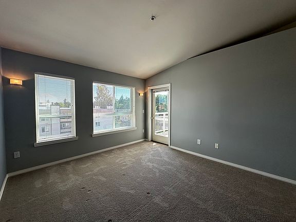 3rd image of 2805 NE 125th St APT 507