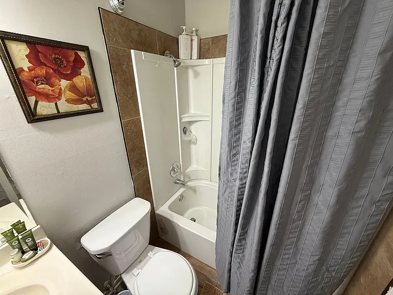 207 Wheaton Ct — Photo 16