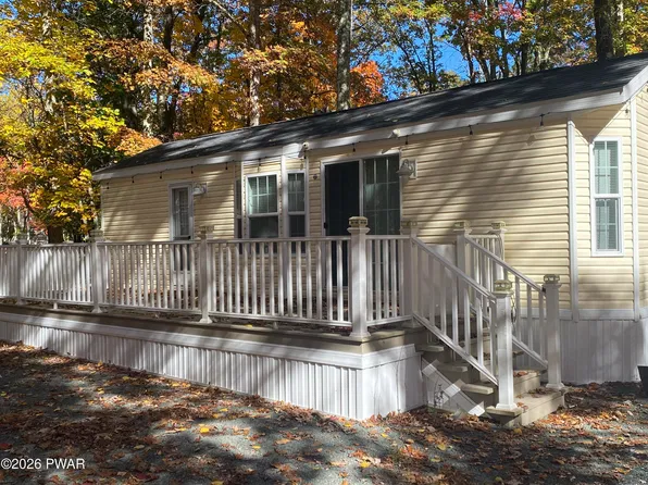 132 Commanche Dr, Shohola, PA 18458