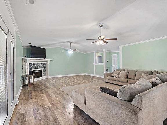 4th image of 103 Roman Cir