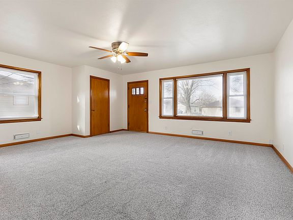 3rd image of 2404 Wyoming Dr