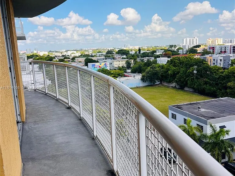 900 SW 8th St #806 — Photo 10