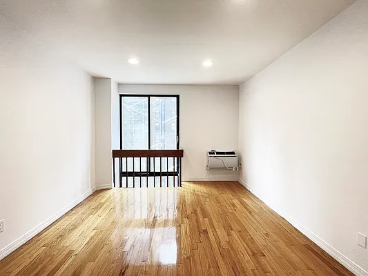 Rented by SERHANT. | media 9