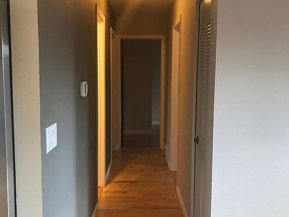3rd image of 1012 Glenwood Dr