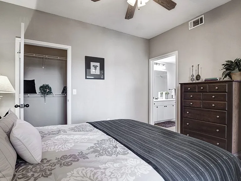 Stoneleigh on May Apartment Homes — Photo 10