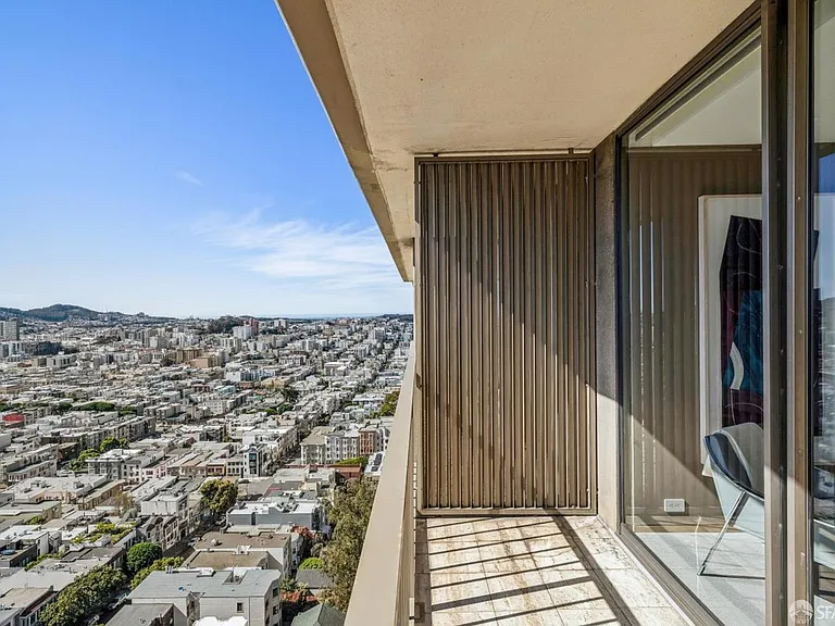 999 Green St #2404 — Photo 15