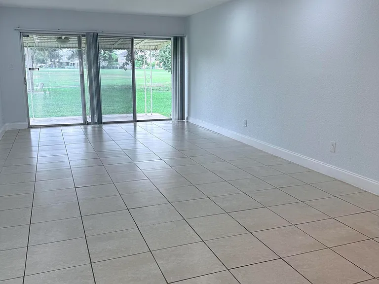 9640 NW 65th St #D10 — Photo 10