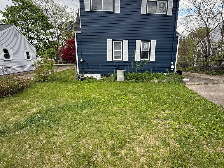 818 Stanley St — Photo 16