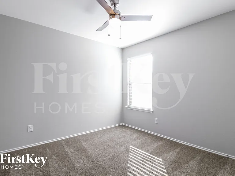 1307 Bent Grass Dr — Photo 11