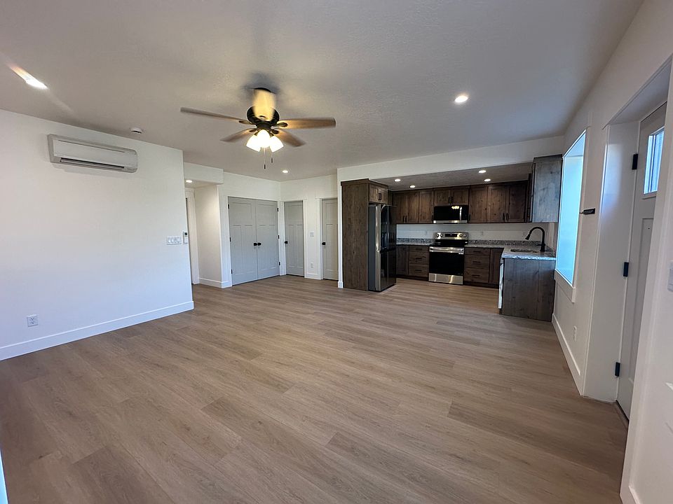 1st image of 384 N Barlow Ct