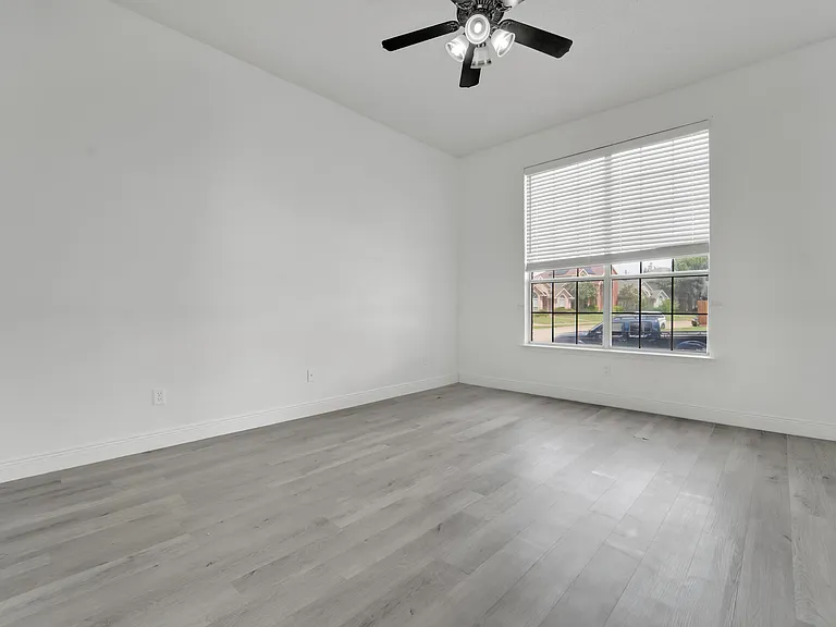 1410 Post Oak Dr — Photo 13