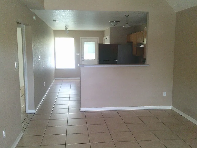 3511 Westwood Dr #A-B — Photo 2