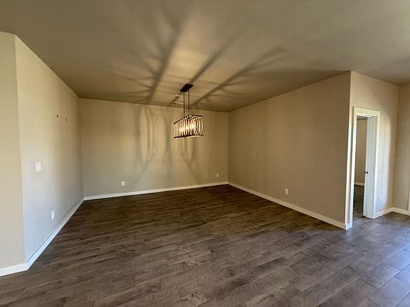 5th image of 328 Ranger St