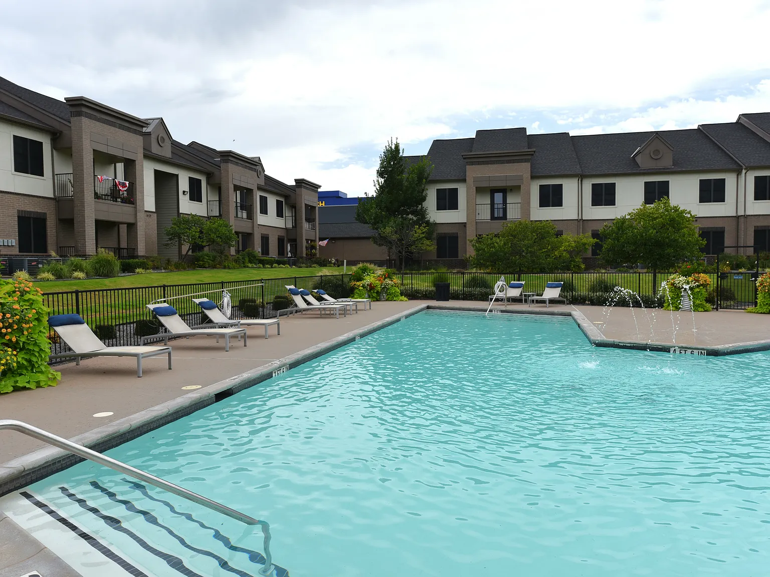 Legend V Apartments — Photo 2