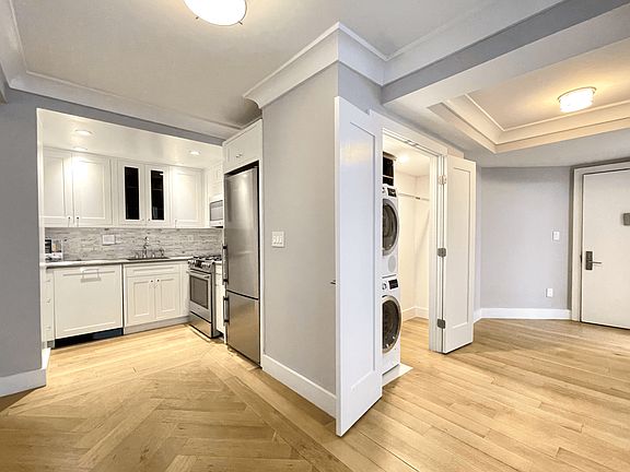 4th image of 752 W End Ave APT 6A