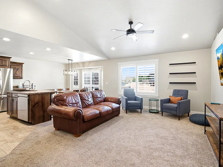 5742 S 4525 W — Photo 9