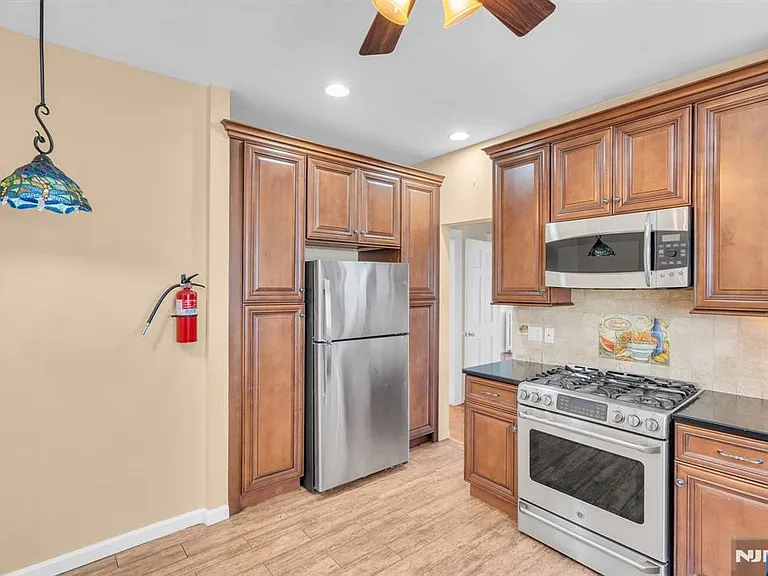 206 Highland Ave — Photo 9