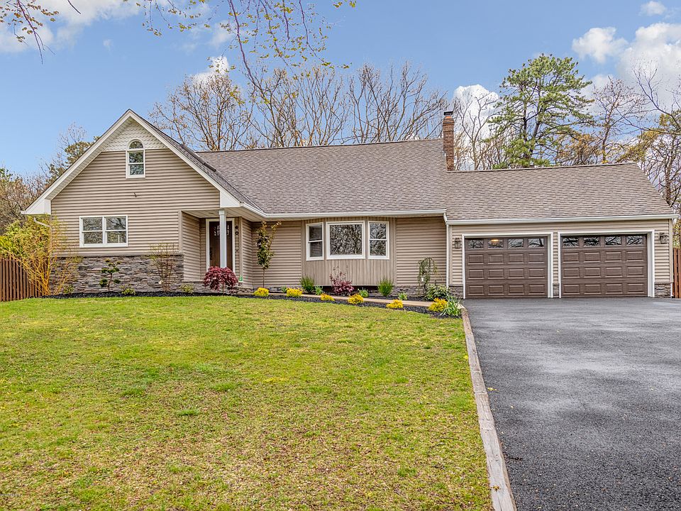 1st image of 40 Dorchester Dr
