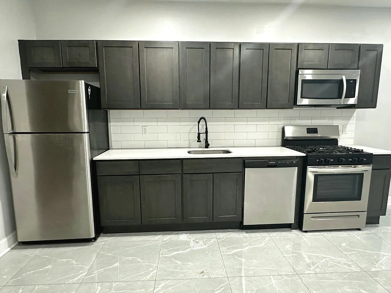 2 bed, 900 sqft, $1,995 — Photo 2