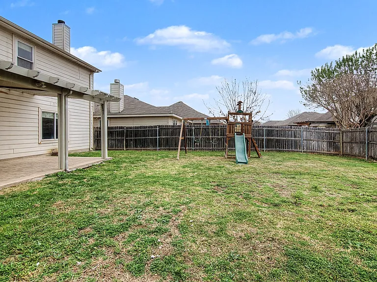 5016 Meridian Ln — Photo 35