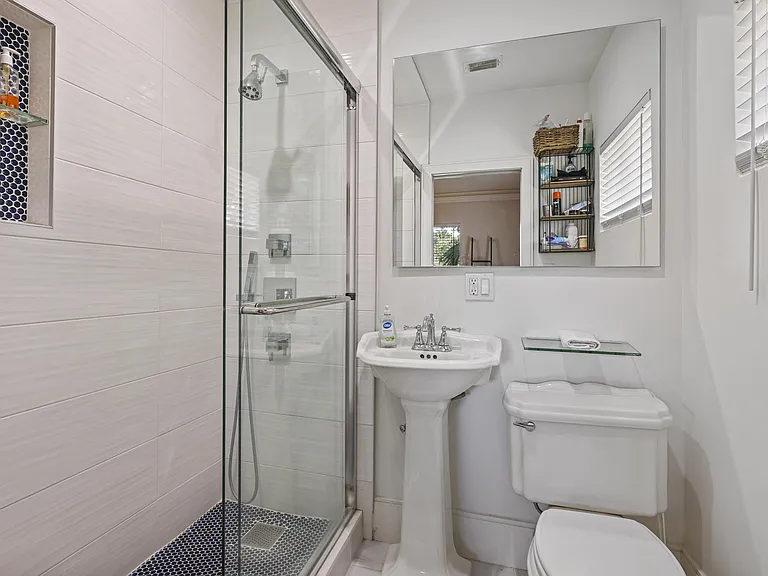 1925 Coral Gardens Dr — Photo 20