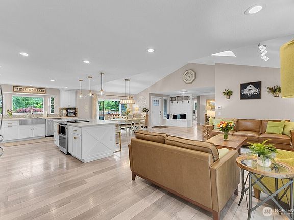 welcoming great room!>