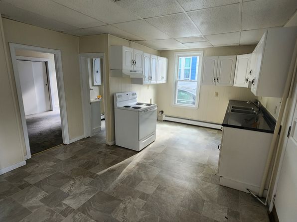 4 Kossuth St #101, Biddeford, ME 04005