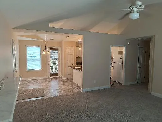 136 Corinth Dr — Photo 3
