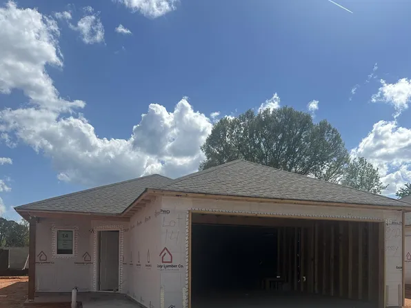 802 Gussy Ln, Benton, AR 72019
