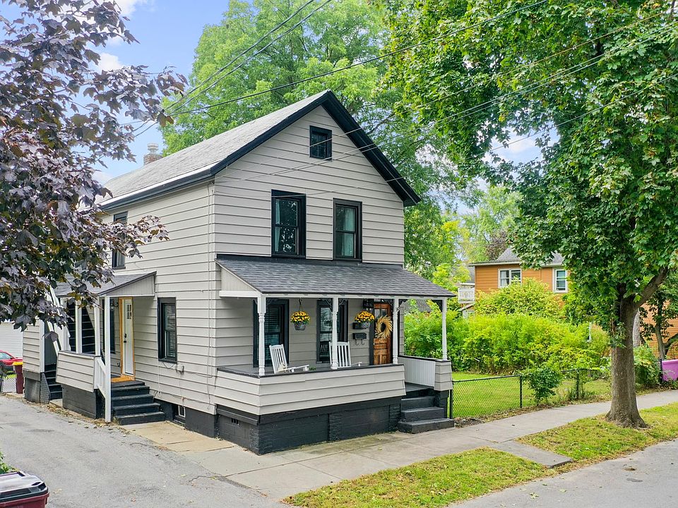 1st image of 62 Ash St #1