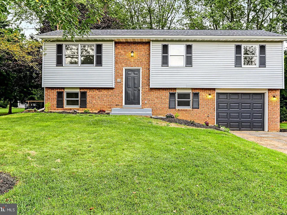 30 Buttonwood Dr