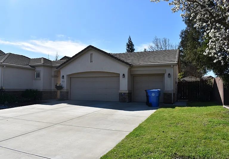 2261 Pillsbury Rd — Photo 2