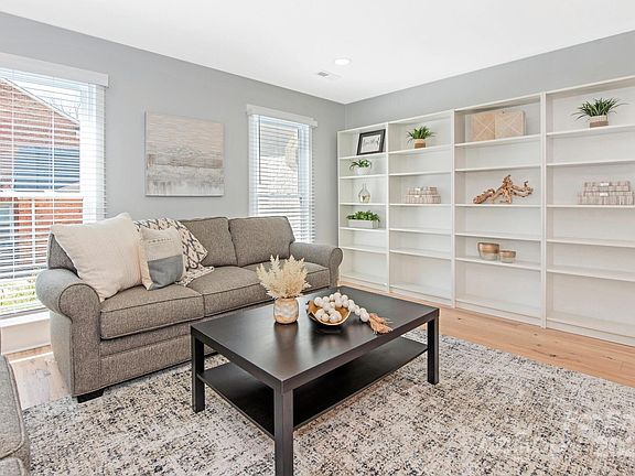 5th image of 9304 Elverson Dr